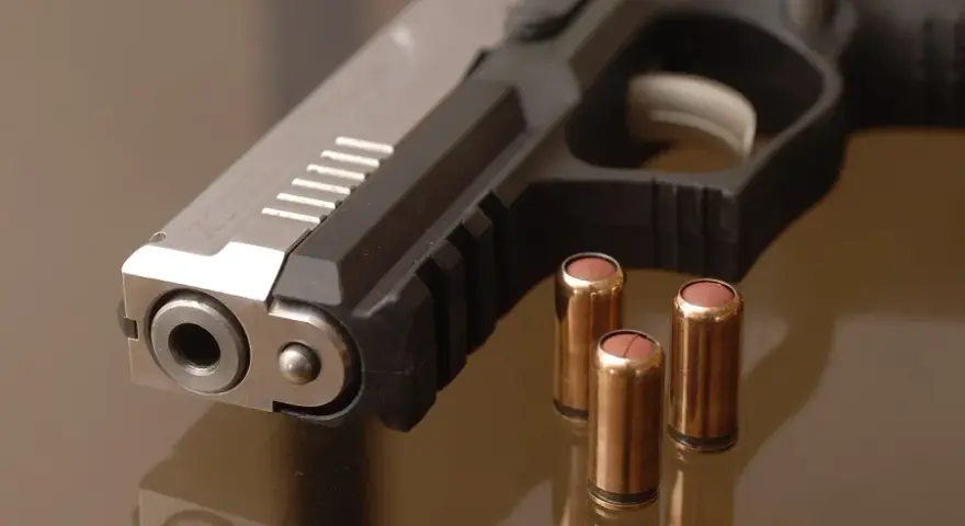 Pistolet gazowy: Kiedy broń nieśmiercionośna staje się groźna?
