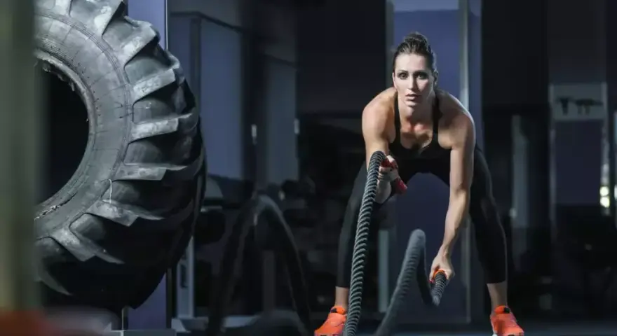 Na czym polega CrossFit? Odkryj sekrety wszechstronnego treningu