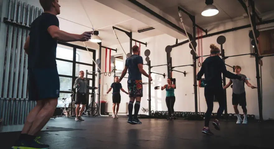 CrossFit Warszawa: Gdzie trenować? Przewodnik po boxach i cenach