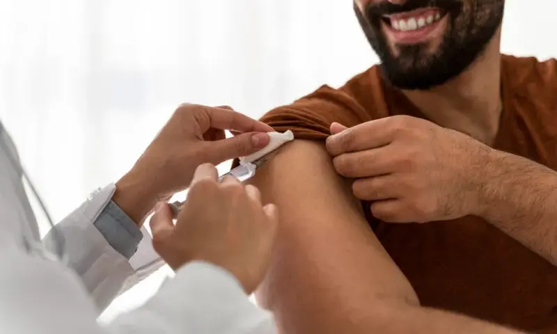 Czy po szczepieniu można ćwiczyć? Ekspert radzi, jak wrócić do formy