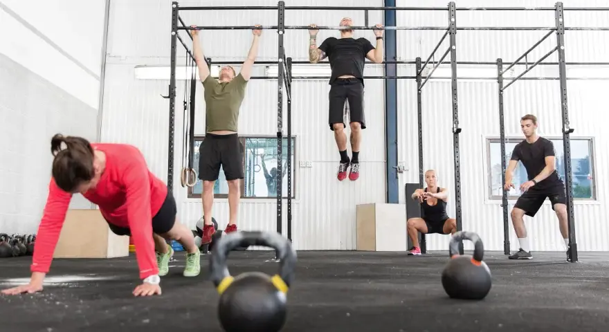 Co to jest CrossFit? Odkryj sekrety i zacznij trenować mądrze.