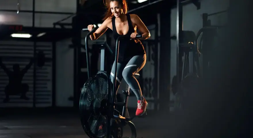 Spalaj kalorie długo po treningu! TOP ćwiczenia i efekt EPOC